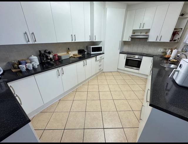 3 BEDROOM TOWNHOUSE FOR SALE IN BIRCHLEIGH